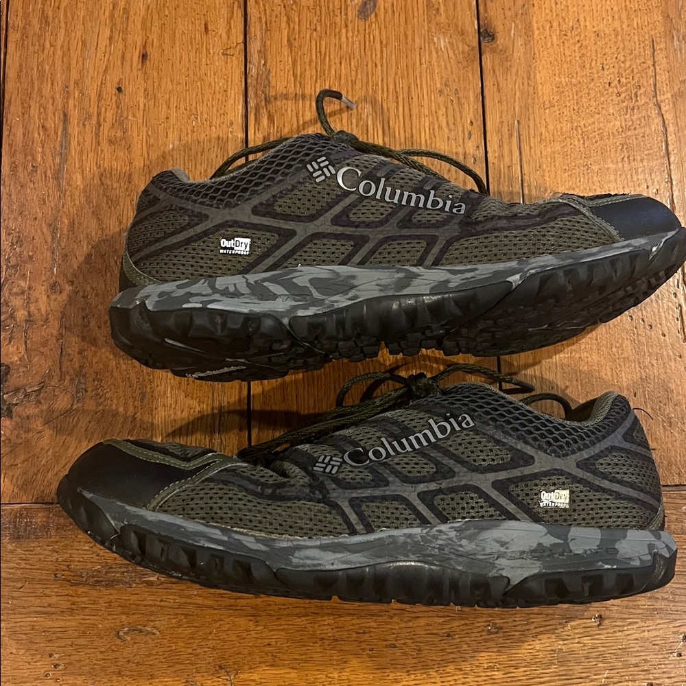 Columbia Men’s Outdry Shoes. Size 9,5. Camo design/black/olive green